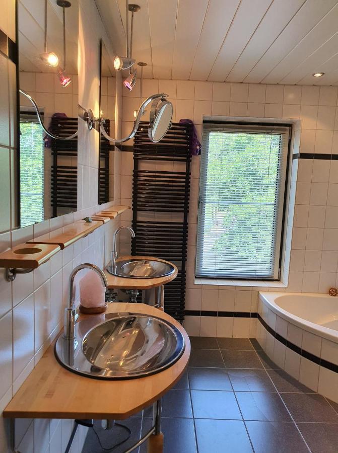 De Vliegende Vlinder Bed & Breakfast Nederweert Exterior photo